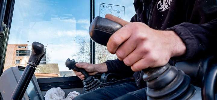 Moniteur qualifié engin aménagement extérieur Rives-en-Seine