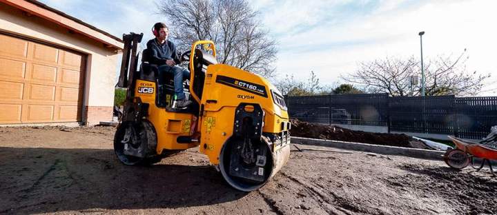 Terrassement engin avec moniteur Rives-en-Seine