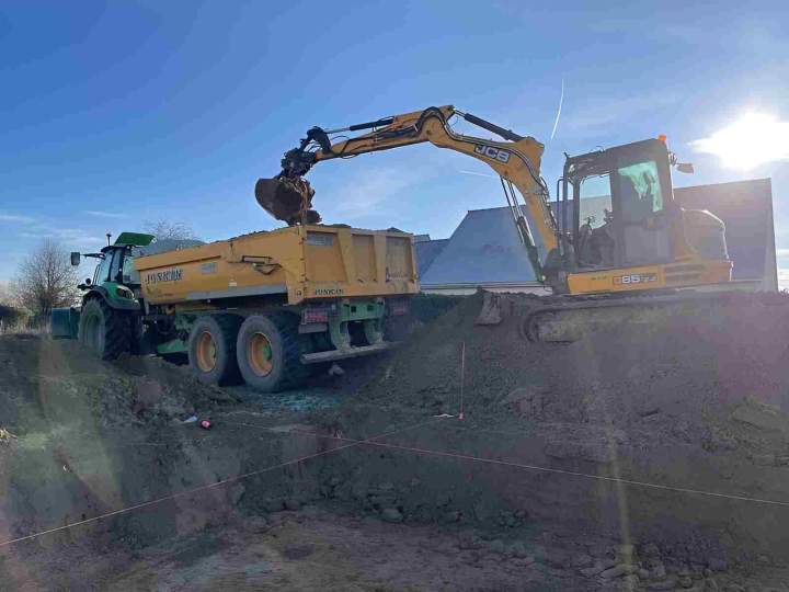 Terrassement avec engin professionnel Rives-en-Seine