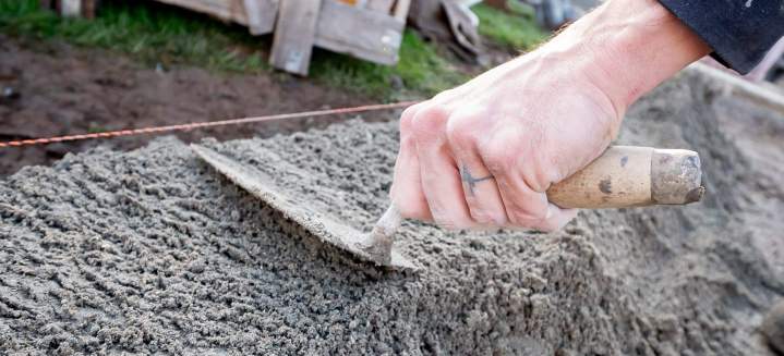Étalage béton travaux en extérieur Rives-en-Seine